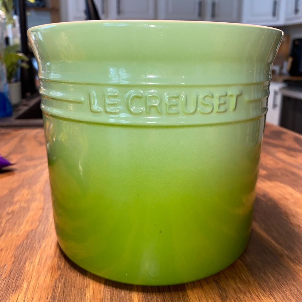 Le creuset utensil crock